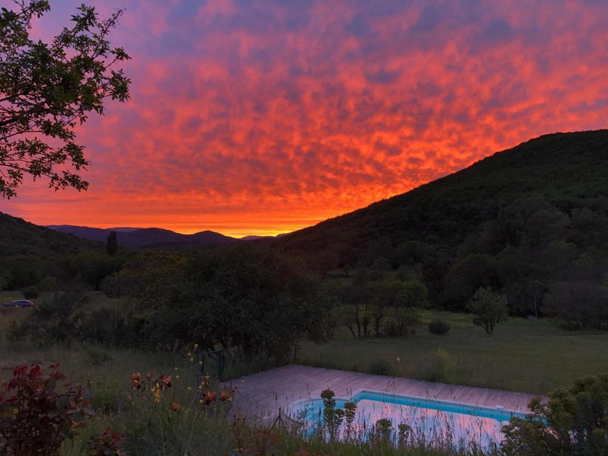 Domaine De Montbarri Bed & Breakfast La Tour-sur-Orb Exterior photo
